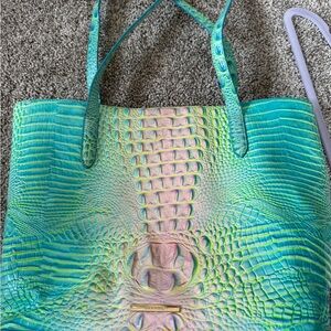 Brahmin cotton candy tote POOR USED CONDITION. Needs cleaning and repair